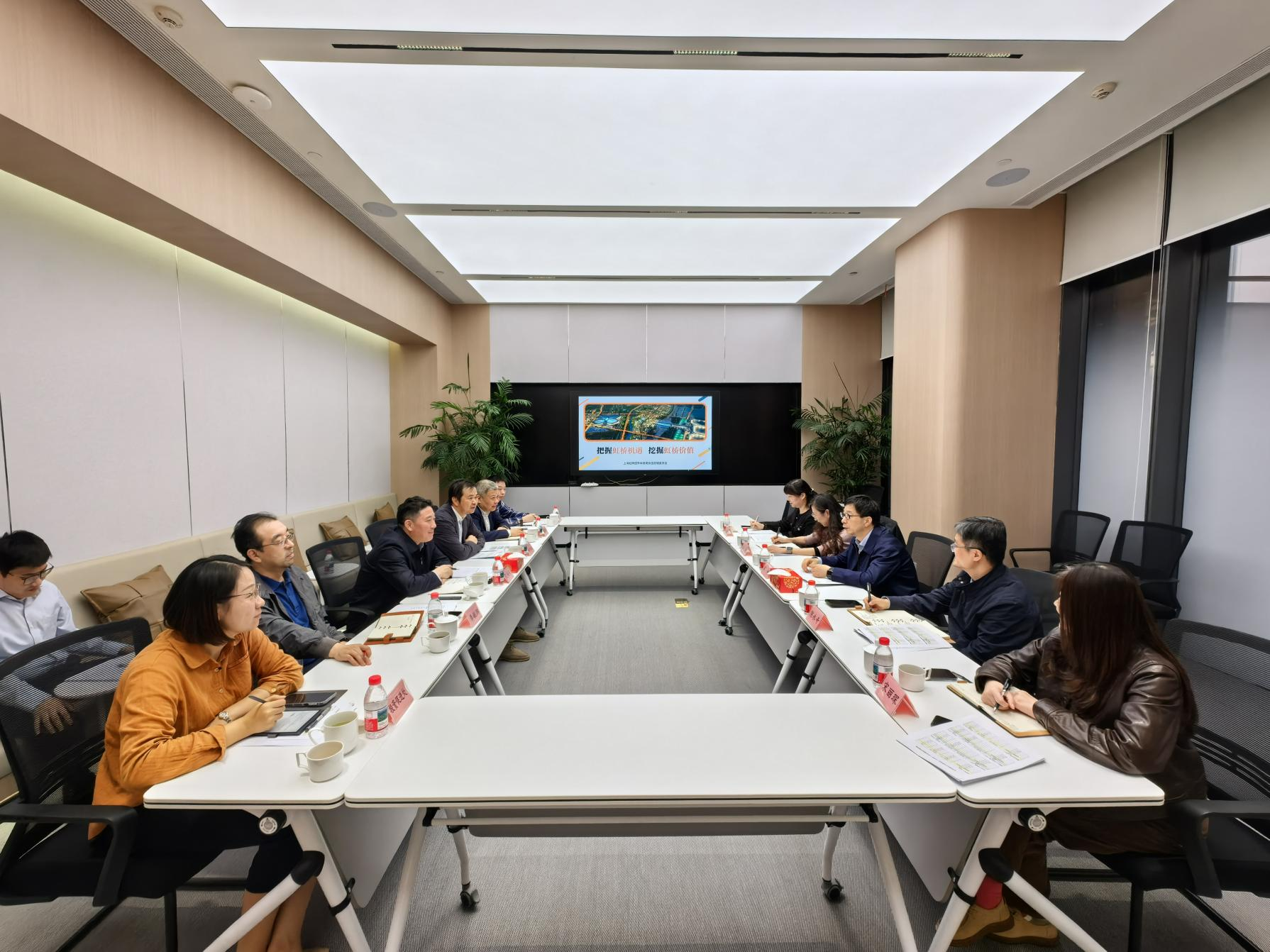 市统计局赴虹桥国际中央商务区调研