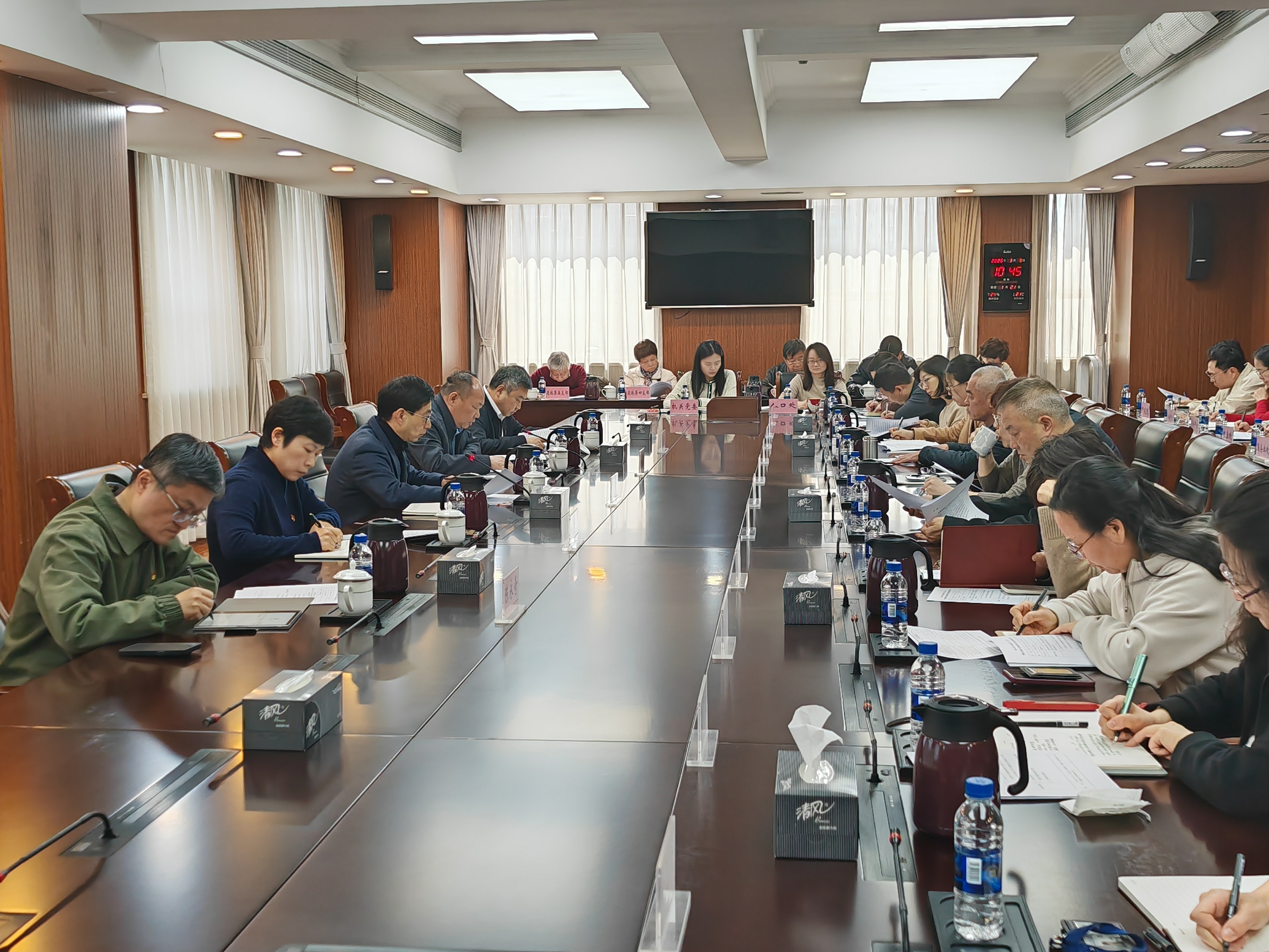 市统计局党组扩大会议研究部署树立和践行正确政绩观学习教育工作